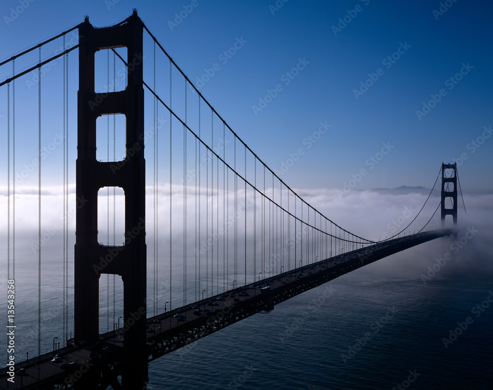 Fototapeta premium Golden Gate in fog