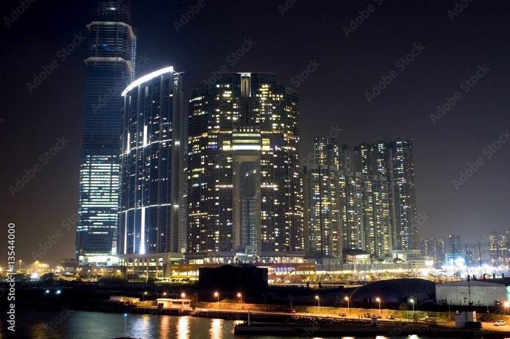 Obraz premium Hongkong - buildings complex by night