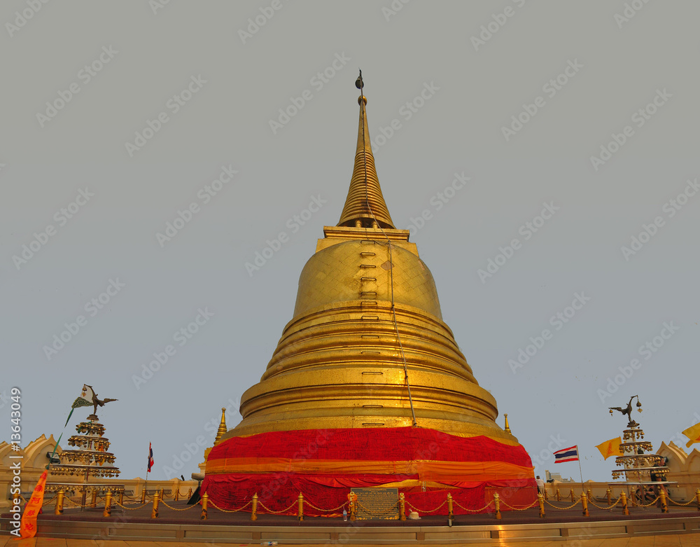 Fototapeta premium gold mount tower bangkok thailand