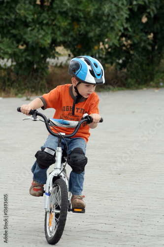 Fototapeta Naklejka Na Ścianę i Meble -  Child riding bike