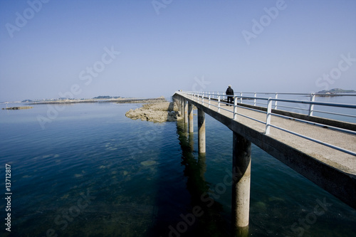 a long bridse to take boat to island