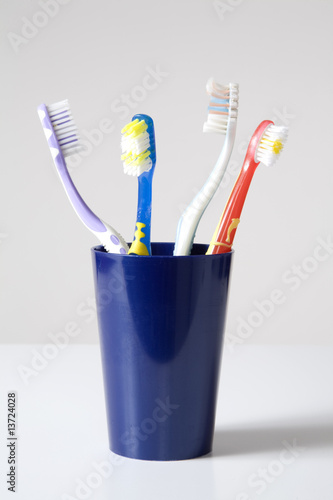 quattre brosses a dents