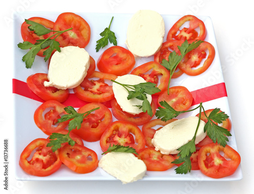 assiette fraîcheur : tomates, mozzarella et persil