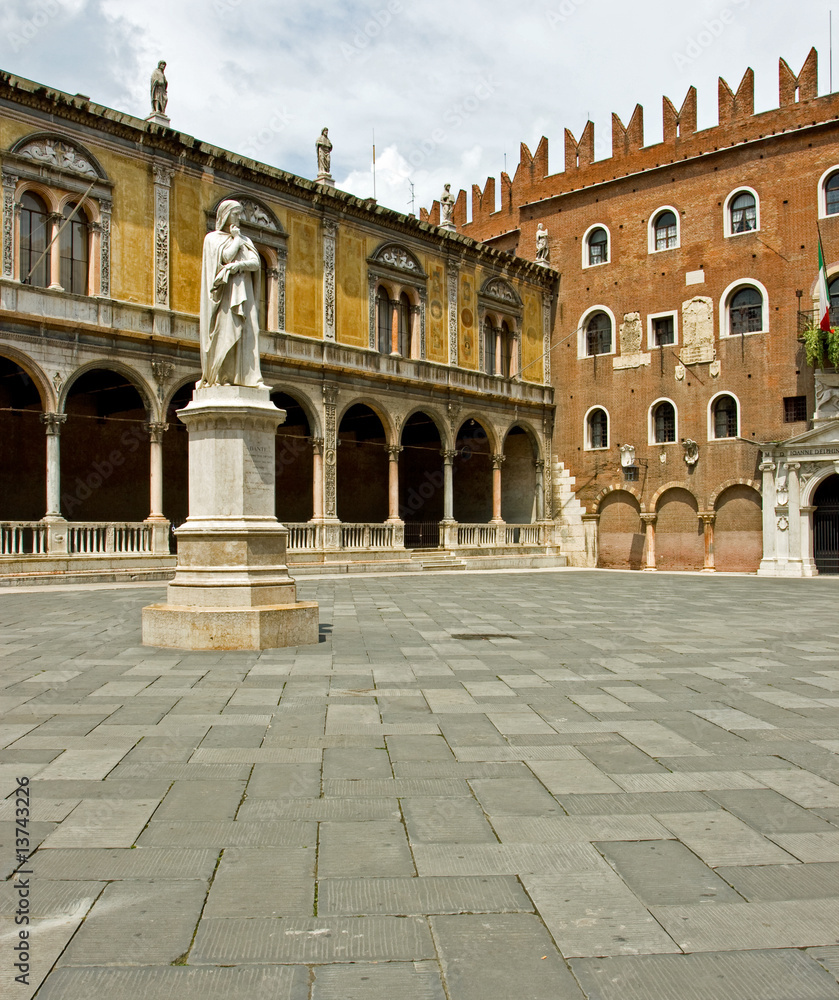 Statue of Dante Alighieri, Verona
