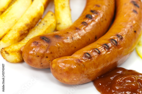 Bratwurst  mit Pommes Frites