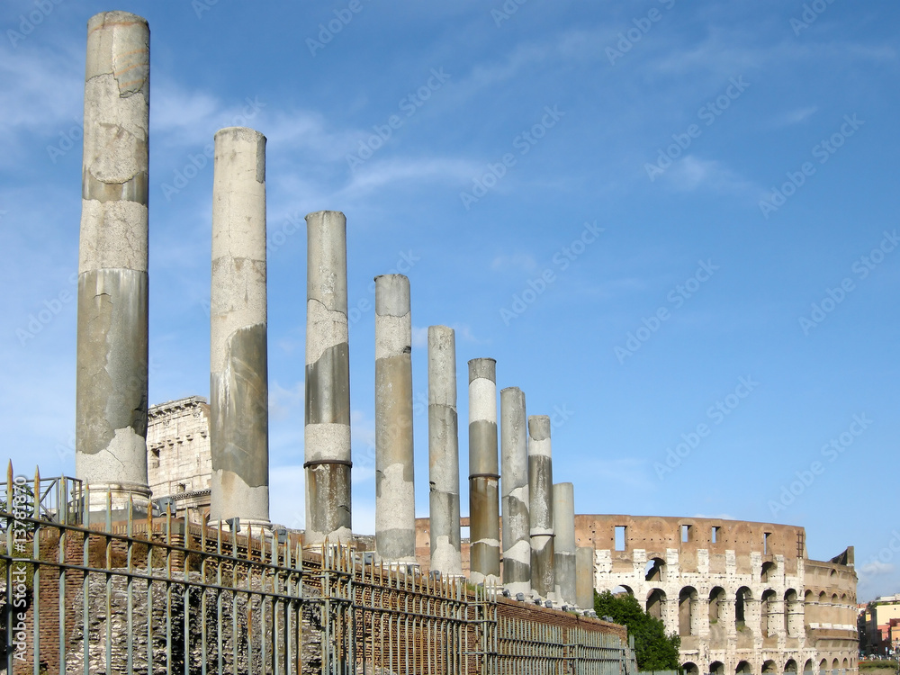 Rom, Säulen am Colosseum