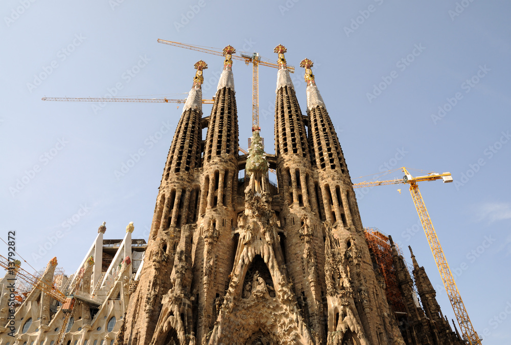 Fototapeta premium Famous La Sagrada Familia in Barcelona, Spain