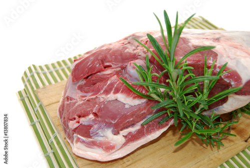 Cuisse d'agneau crue