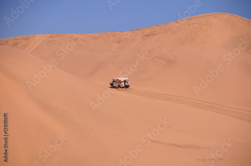 4X4 dans le désert du namib © photoange777