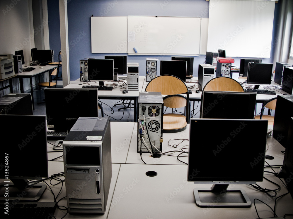 Salle informatique dans un lycée français Salle informatique dans un lycée français