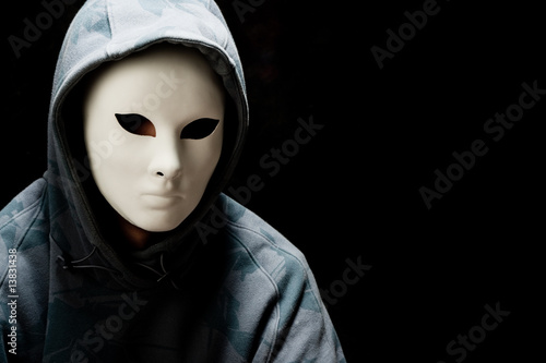 Fotografie man wearing white mask and hood
