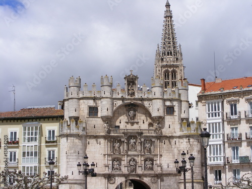 Arco de Santa María con la catedral de Burgos al fondo
