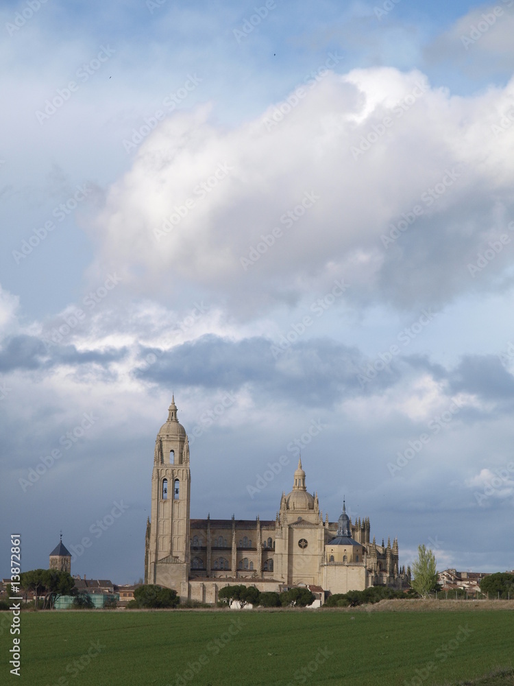Catedral de Segovia desde fuera de la ciudad