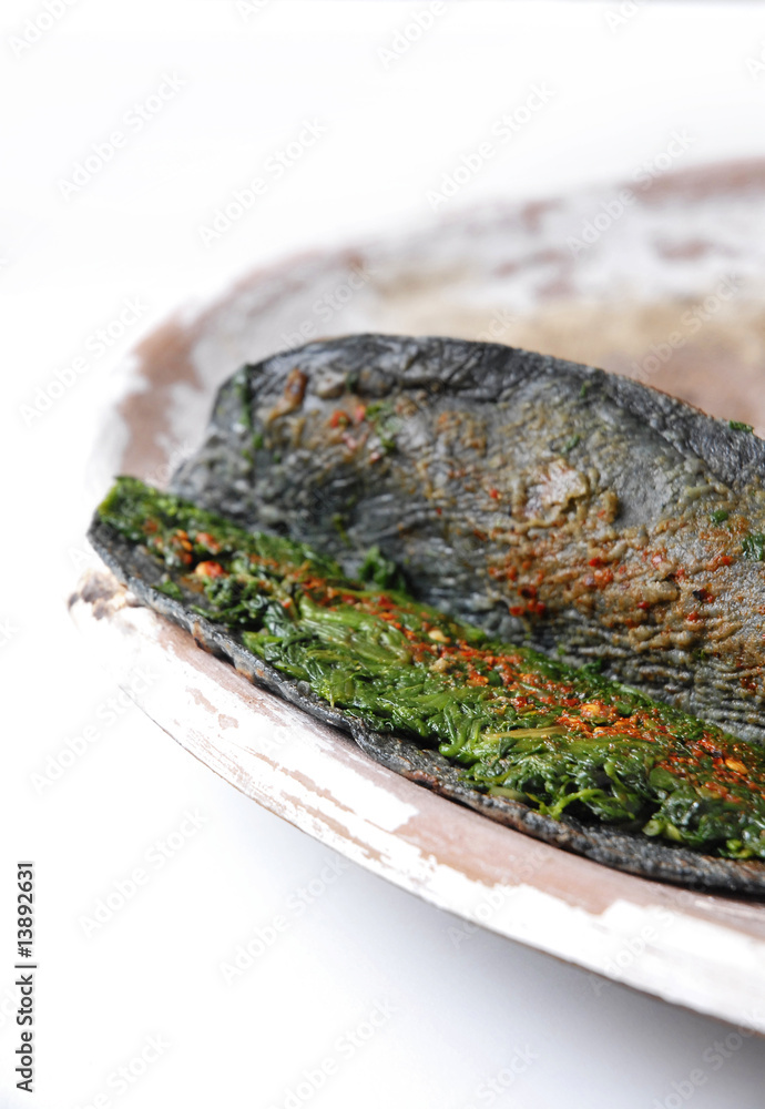 Quesadilla de carne enchilada en comal de barro. México Stock Photo