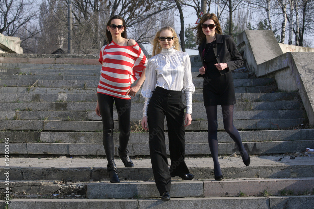 Obraz premium three friends walking
