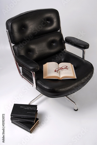 Modernism style black leather executive chair