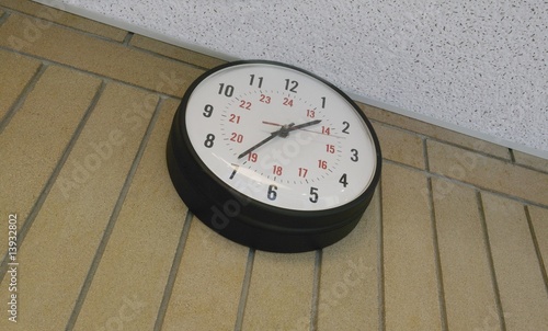 Wallpaper Mural Clock on the wall Torontodigital.ca