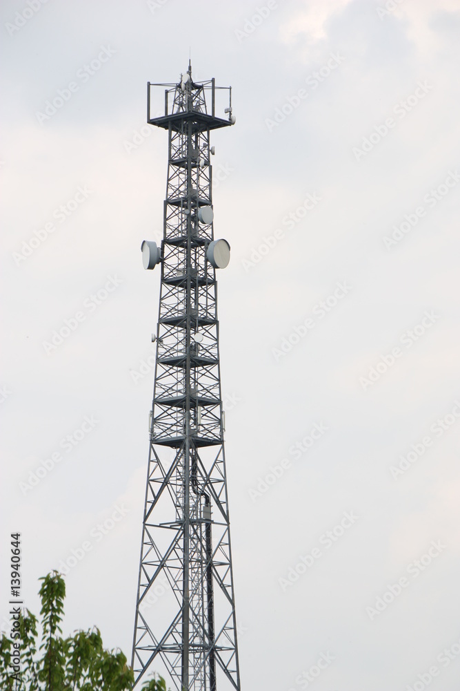 Großer Antennenmast