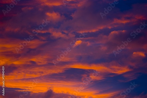 Sunset cloud detail © Vibe Images