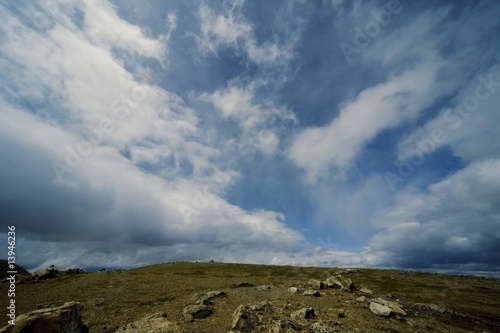 Slika na platnu Sky meets rocky hilltop