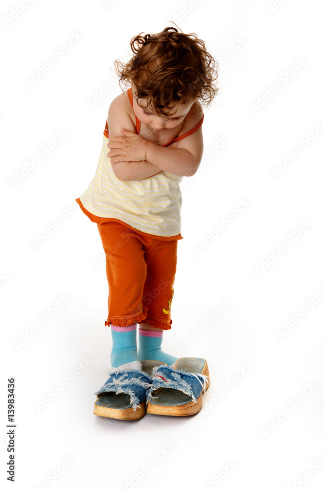 kind mit schuhen kind mit schuhen