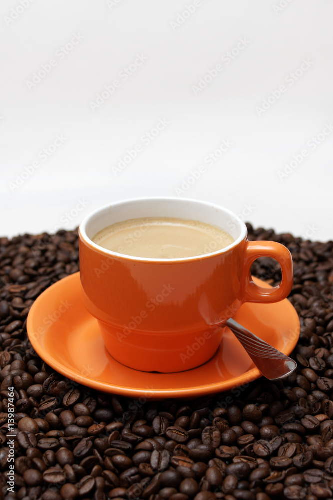 tasse kaffee mit frischen bohnen tasse kaffee mit frischen bohnen