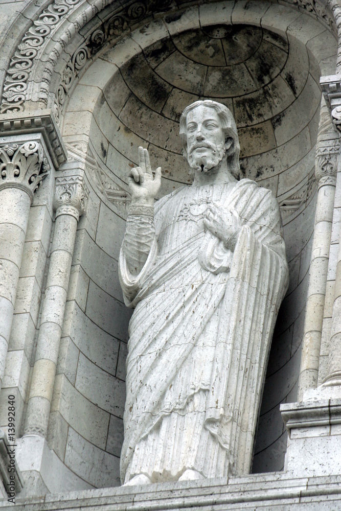 statua del Cristo al Sacré Coeur di Parigi