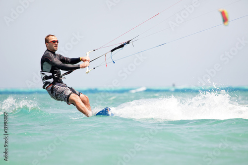 Kiteboarder kite-surfing