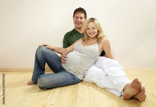 schwangere frau mit ehemann