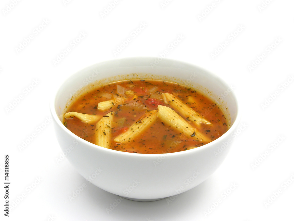 Nudelsuppe mit Tomaten und Kräutern Nudelsuppe mit Tomaten und Kräutern
