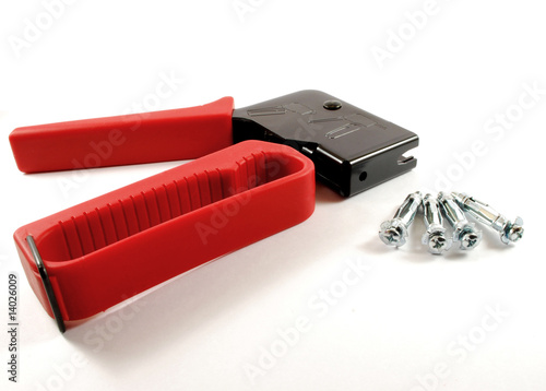 Pince et chevilles pour platre placo