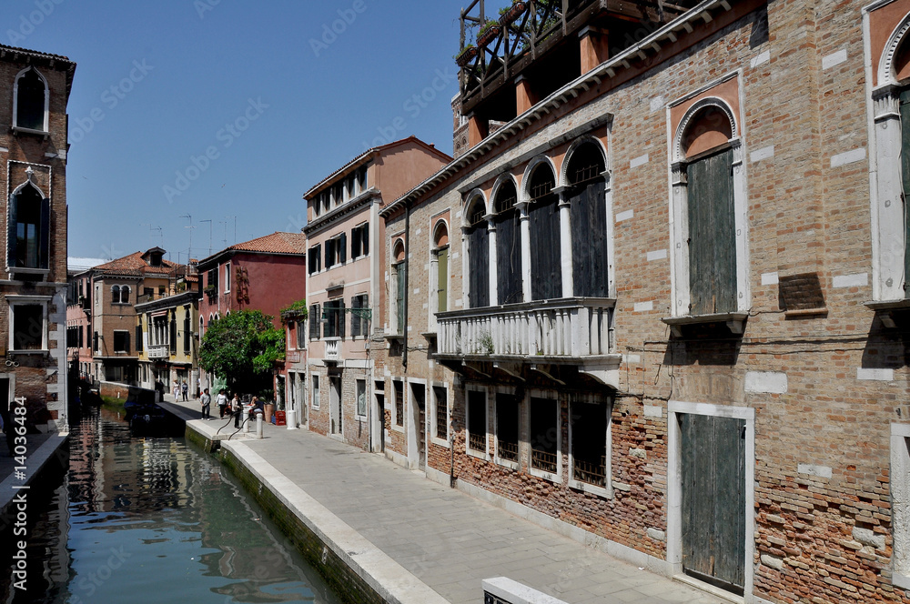 venezia calle acqua canale