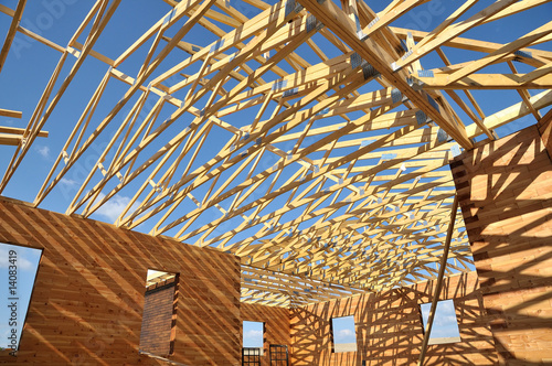 Construction d'un chalet tout bois.