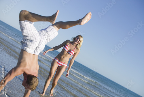Εκτύπωση καμβά Two friends having fun on the beach
