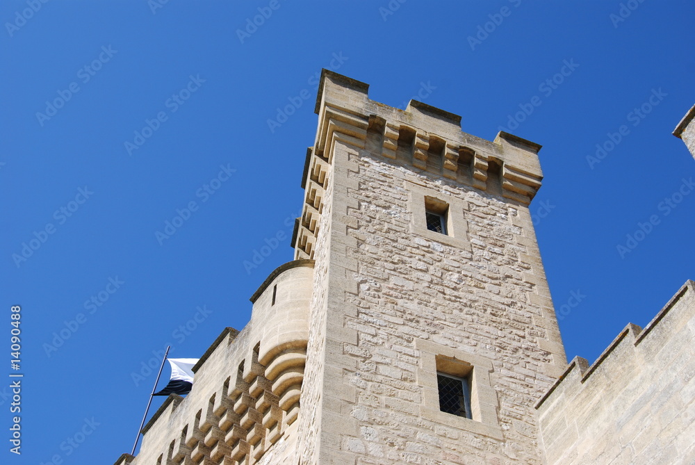 Tour carrée du Château de la Barben , sud de la France