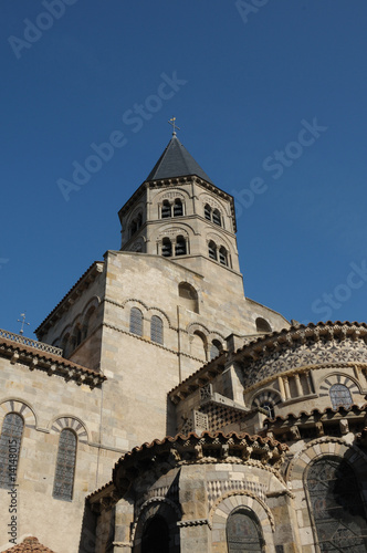 Le chevet et le clocher de la basilique Notre-Dame du Port © Bernard 63