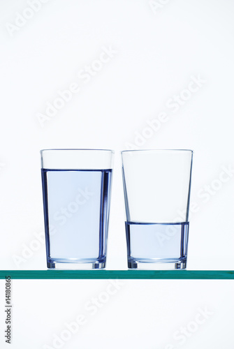 Wallpaper Mural 1 Glas Voll 1 Glas halbvoll Torontodigital.ca