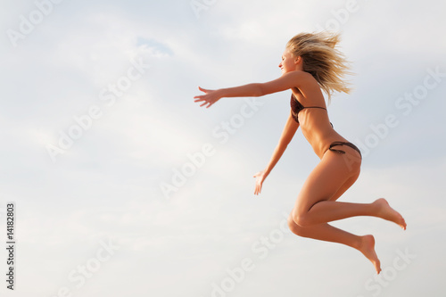Fototapeta Naklejka Na Ścianę i Meble -  Woman jumping