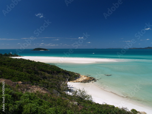 Coast of Whitsunday Island, Great Barrier Reef © Andres Ello