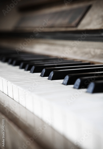 Worn piano keys with short focal depth