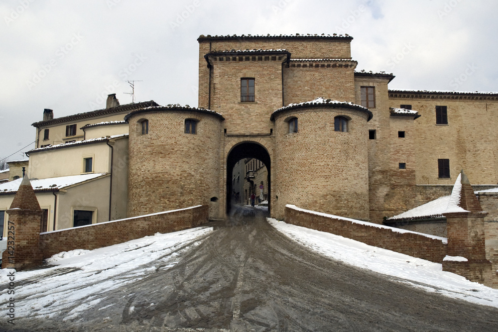 Castello medioevale sotto la neve - Marche - Italy