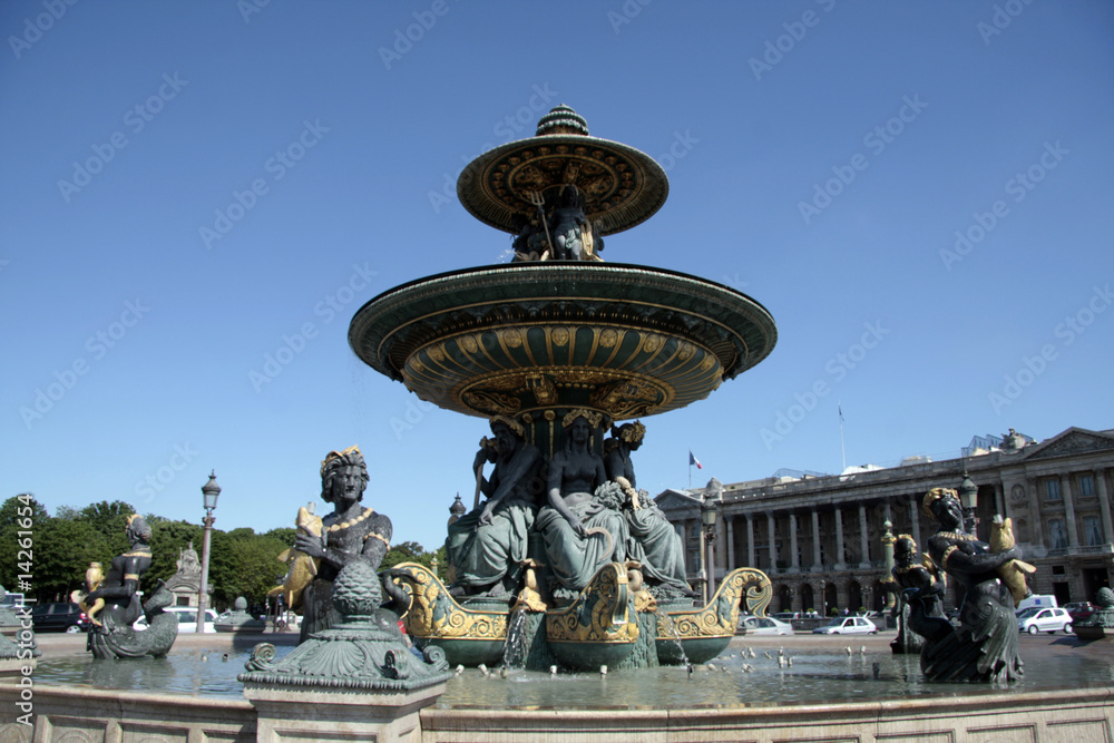 Place de la Concorde, statue