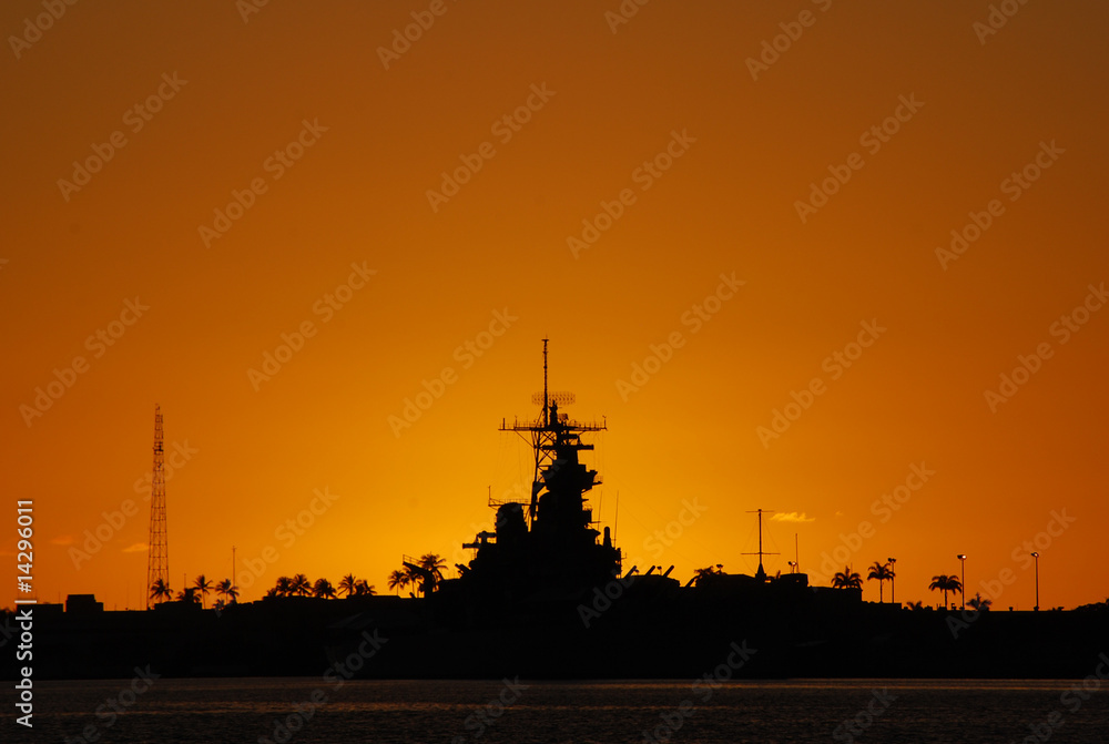 Naklejka premium Sunset at Pearl Harbor