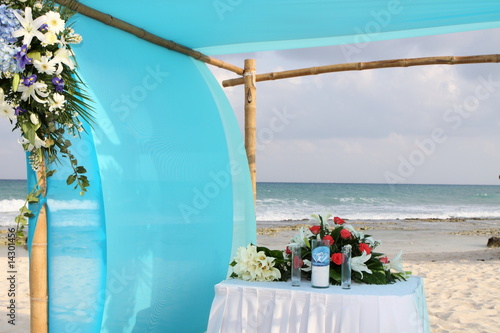 altare sulla spiaggia per matrimonio photo