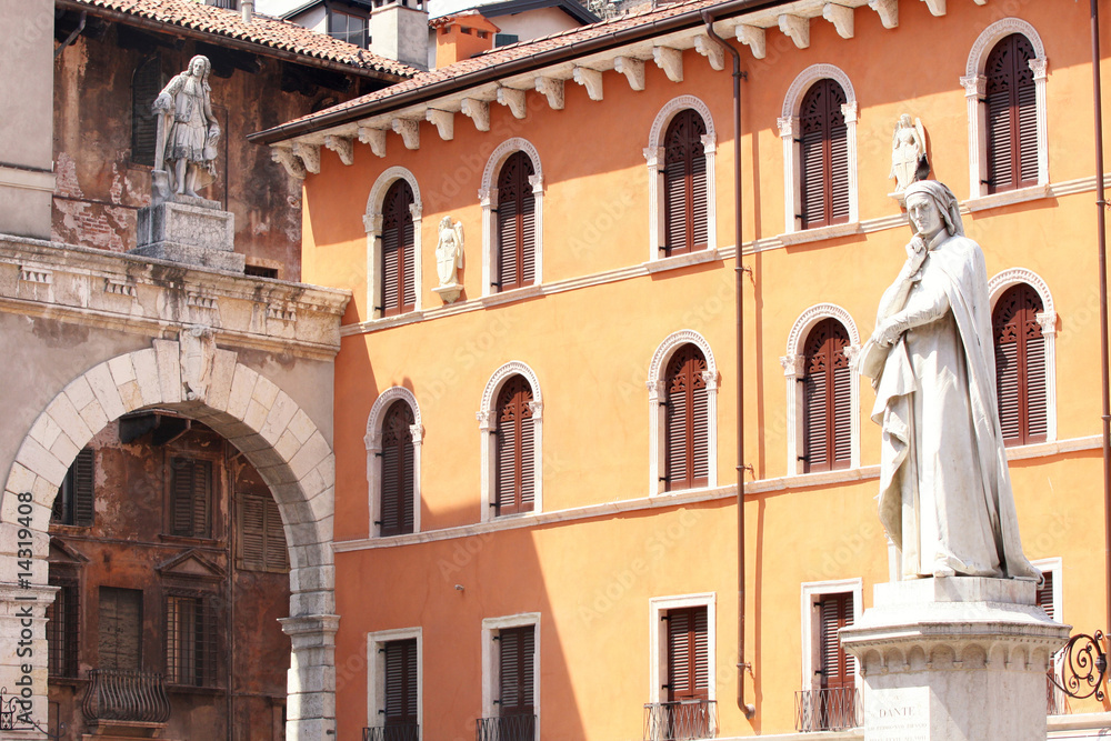 statue of Dante Alighieri in Verona