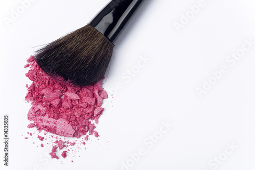 Obraz na plátne Close up of crushed blush with cosmetic brush