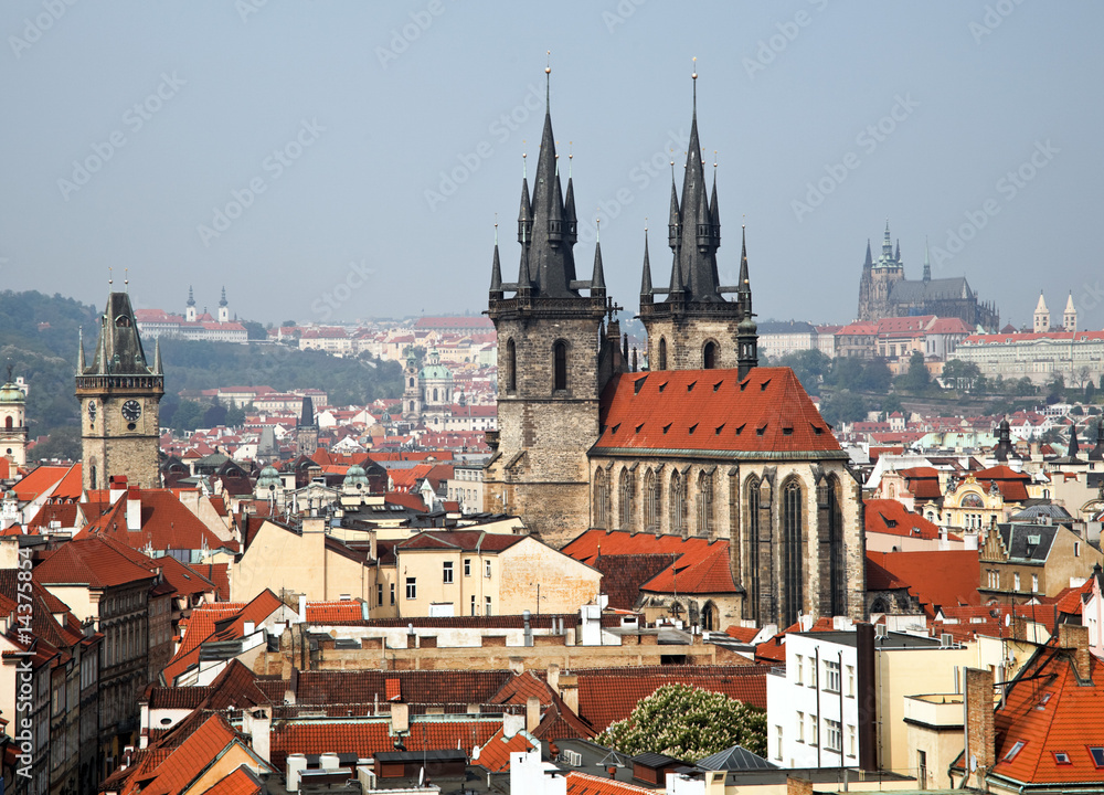 Prag, Stadtansicht und Skyline vom Pulverturm