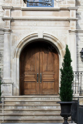 Elegant front door and steps © Spiroview Inc.