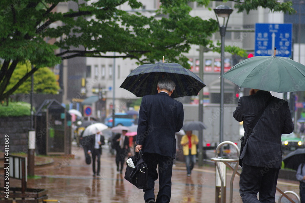 雨の通勤風景