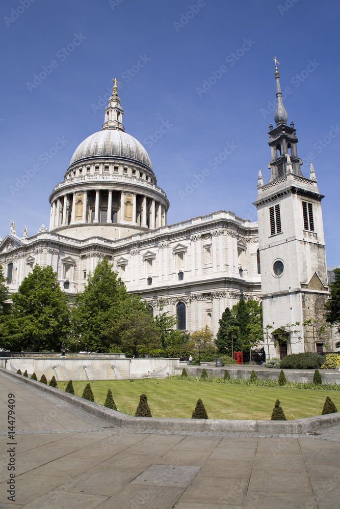 London - st. Pauls cathedral and park